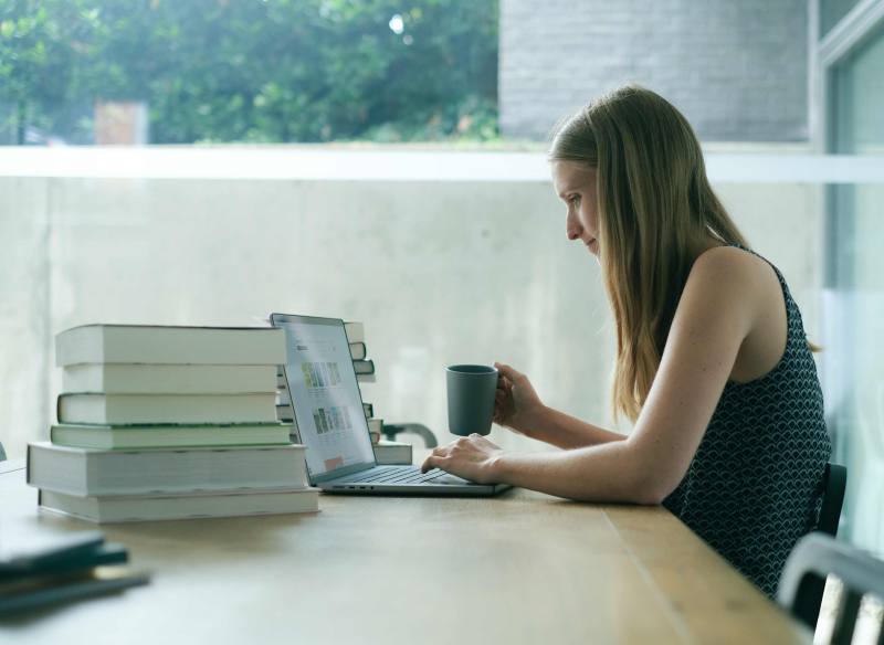 VACANCE: MI-TEMPS ADMINISTRATIF / OFFICE MANAGEMENT